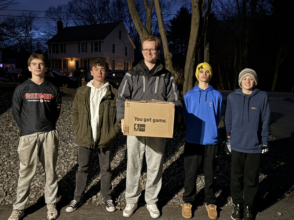 TMHS_DECA's tweet photo. More of our delivery teams! https://t.co/V3FhO44mjw