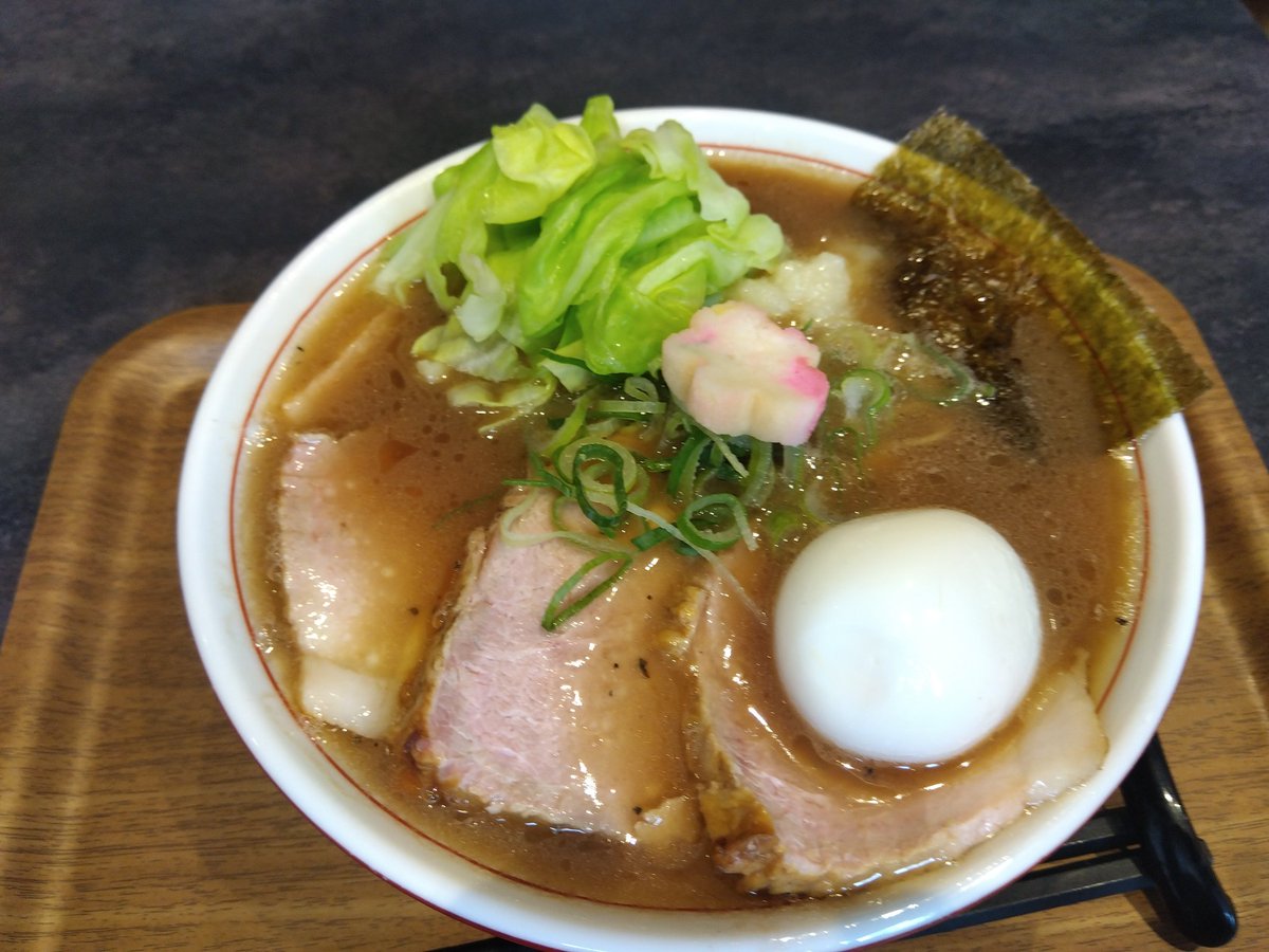 shun_no13's tweet photo. #GANPAI #日ノ出町 
#豚骨 #ラーメン
#朝ラーメン 

大岡川の桜を見ながらガンパイさんで朝ラーメン

濃厚チャーシュー豚骨
キャベツを追加で

濃厚な豚骨とキャベツがあいますね
勢いで赤い半替玉追加してスープも完飲

味玉ごちそう様です！ https://t.co/AVgzefm36J
