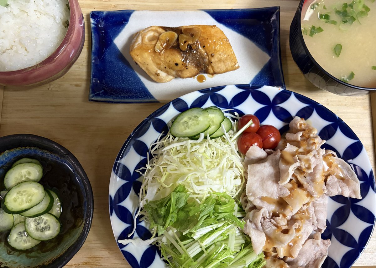 ころも tweet media