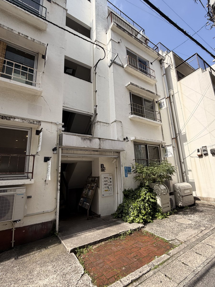 hold.a.join.MOOK tweet media