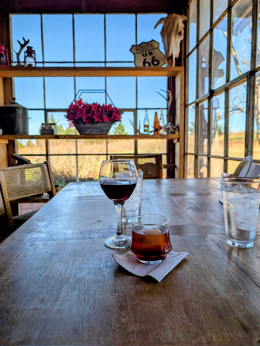 Be_U_Nique00's tweet image. Cheers, from the White Dog Hill restaurant and Beanie Bar, in Clinton, OK. 🍷
#Saturday
#DateNight
#Cheers
#Celebrating