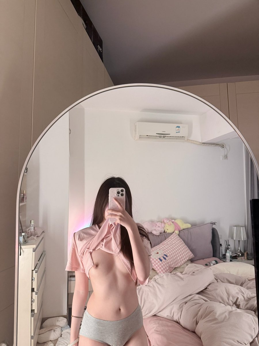 抠脚萝莉是校花 tweet media
