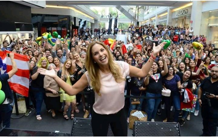 La katthy gomez tweet media