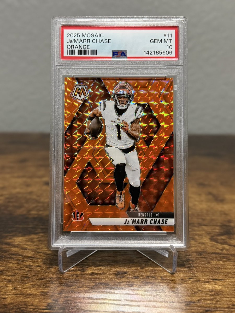 _AustinFinley_'s tweet image. 🐅 Bengals PC Card of the Day:

Day 242 :

2025 Mosaic Ja’Marr Chase Orange /199 PSA 10

Always interested in cool Bengals cards! If you have any or see any, let me know😎

Feel free to share a PC Card you love🔥

#WhoDey🐅 #WhoDoYouCollect