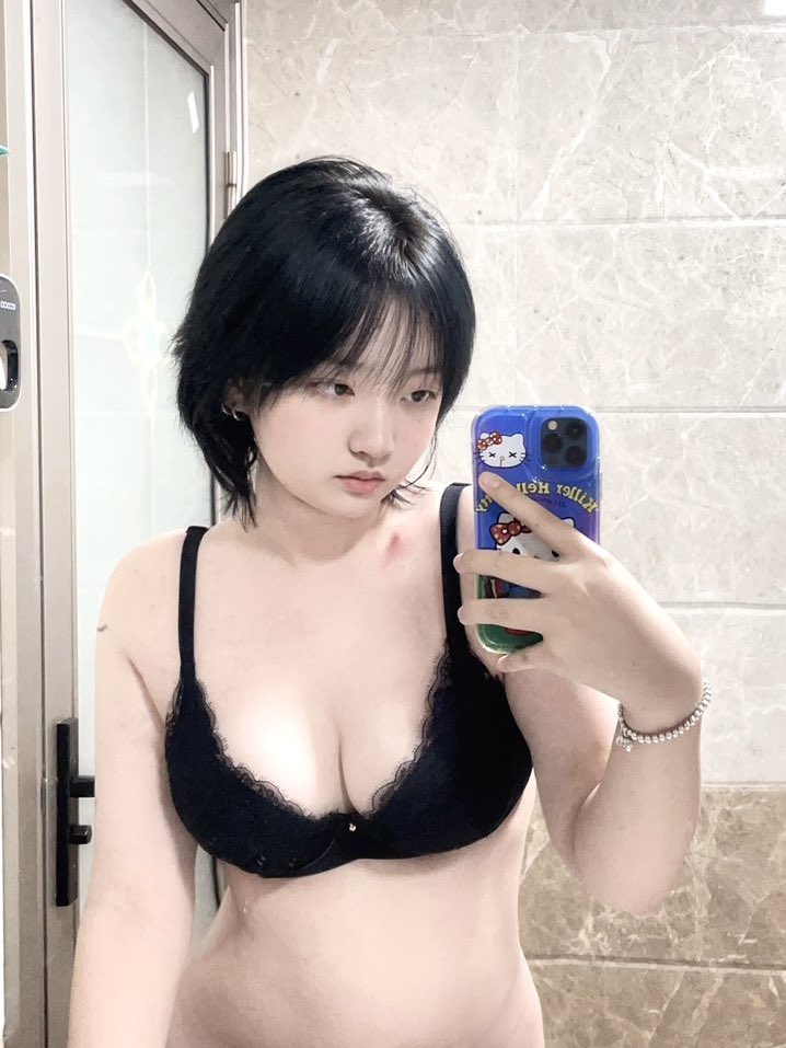 社恐反差的 die🦋 tweet media