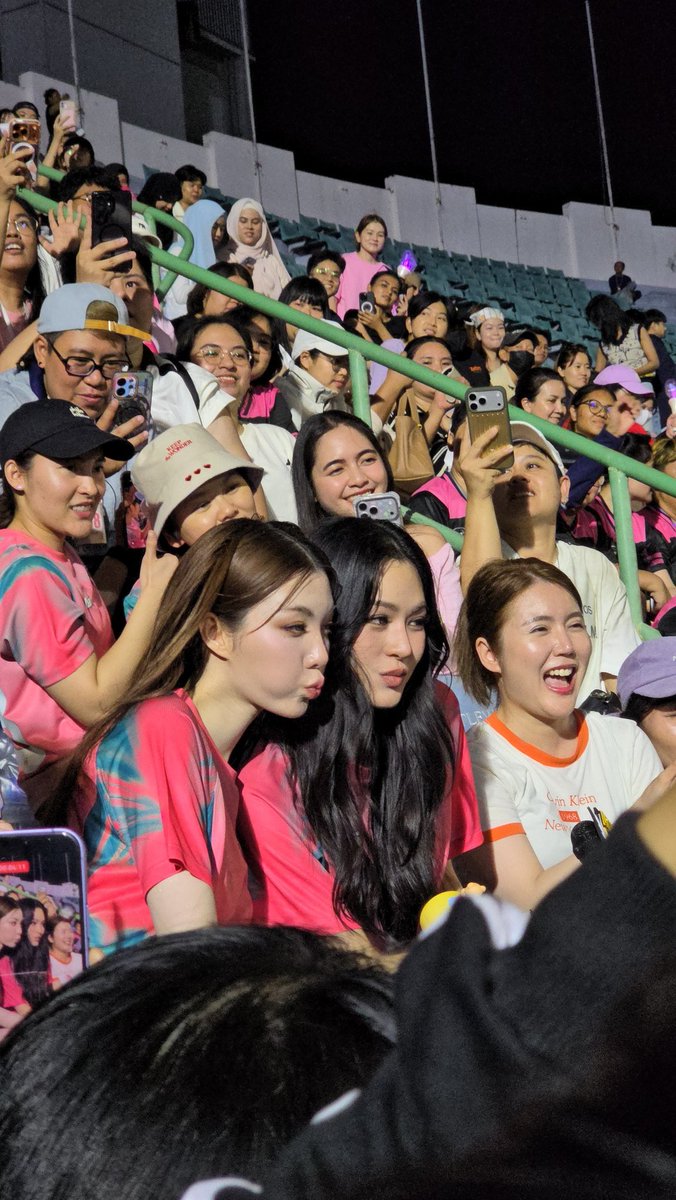 แอคหมีหมาบูส 100 % tweet media