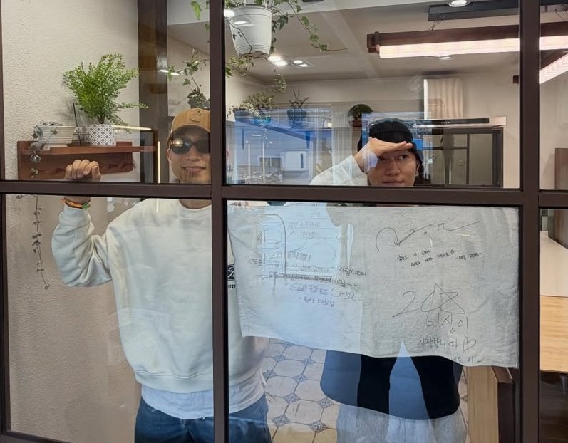남자 복사꽃 펴서 무주 다시 찾아갈 때까지
팔찌 차고 간거 진짜     남자가 너무 힘들다.