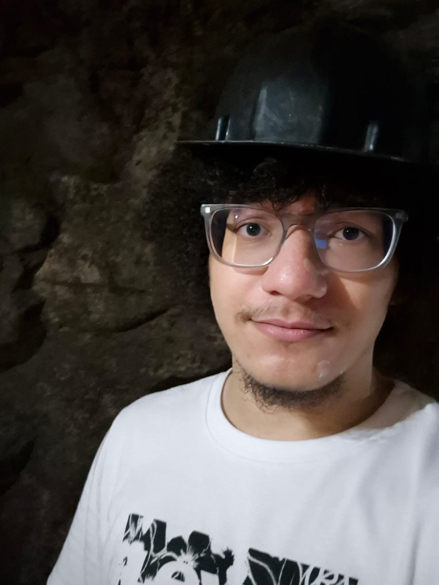 call_me_pedas's tweet image. Literally #mine #craft #terraria #deep #rock #hashtag