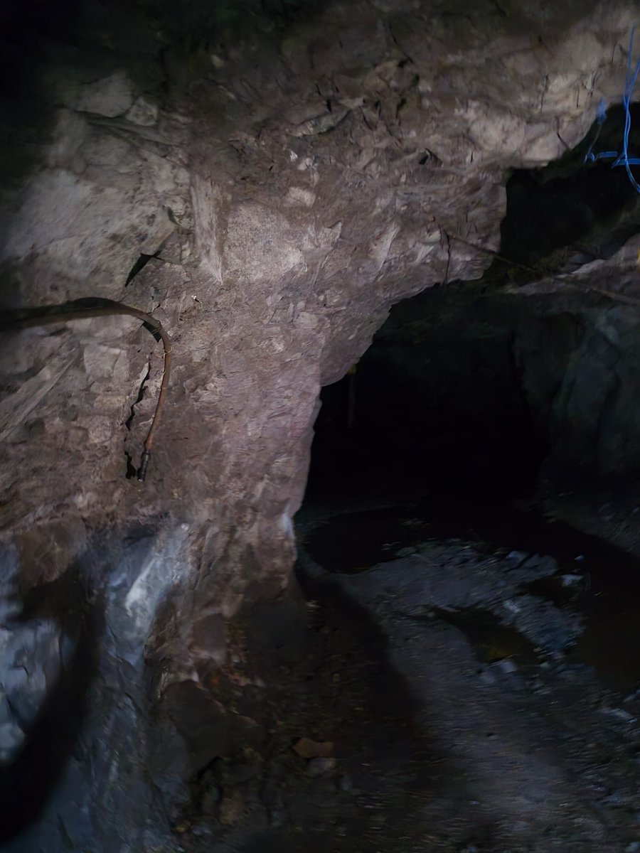 call_me_pedas's tweet image. Literally #mine #craft #terraria #deep #rock #hashtag