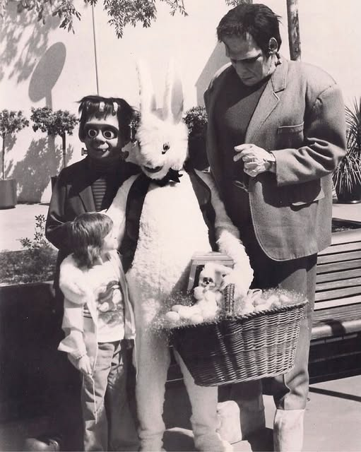 Papa Woof und Krampus und Bleaken tweet media