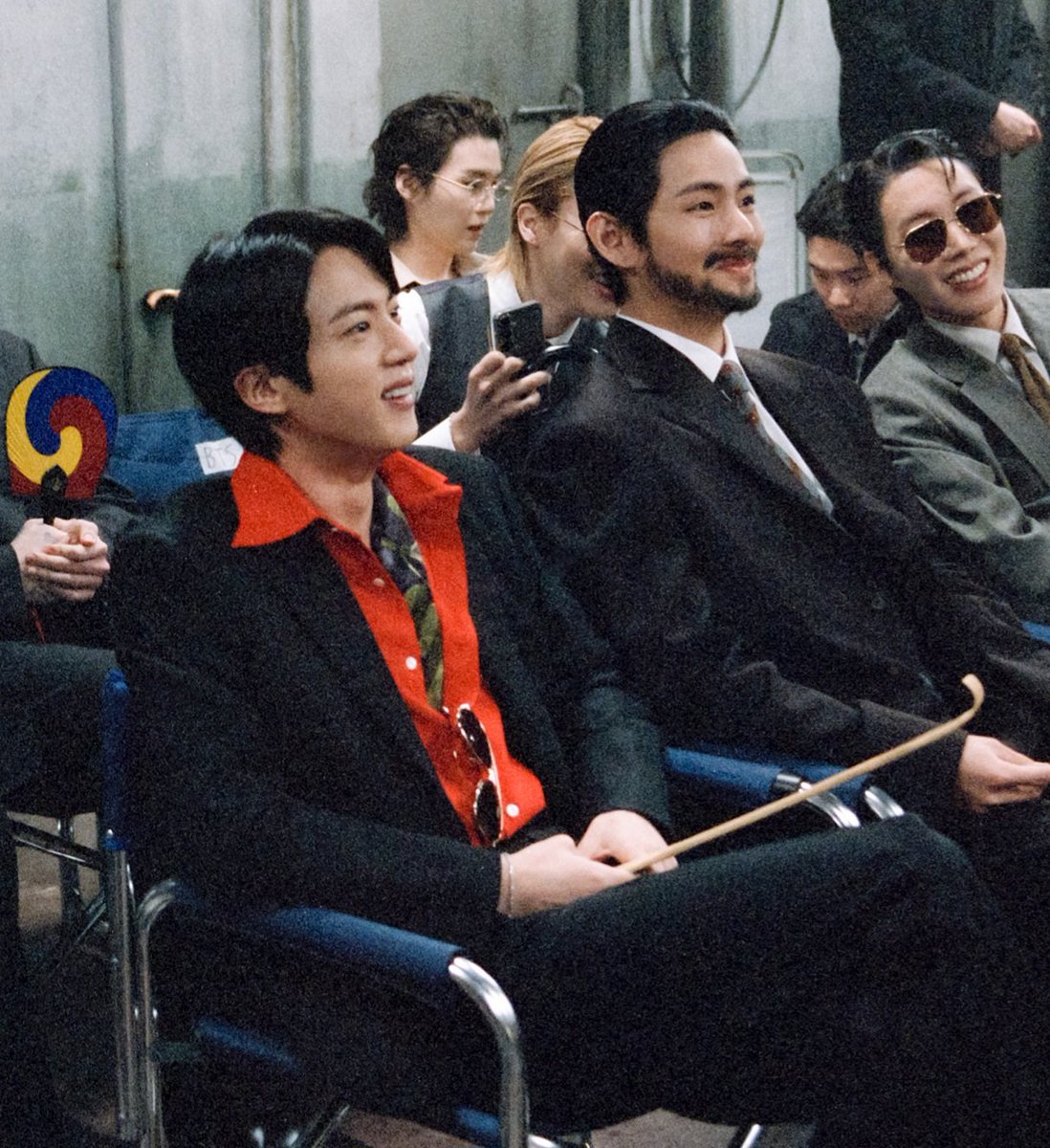 뷔진 아카이브 tweet media