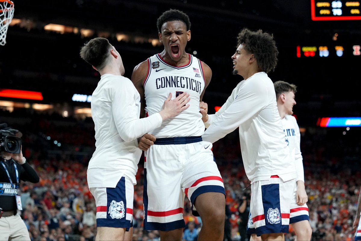 AMitchellSports's tweet image. #2 UConn improves to 36-1 in #MarchMadness games when leading by 8+ points at half, defeating #3 Illinois  72-61 in the #FinalFour.

#Huskies advance to third national title game in last four seasons. #NCAATournament 

Image Courtesy: AP