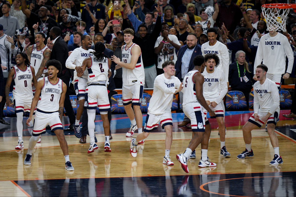 AMitchellSports's tweet image. #2 UConn improves to 36-1 in #MarchMadness games when leading by 8+ points at half, defeating #3 Illinois  72-61 in the #FinalFour.

#Huskies advance to third national title game in last four seasons. #NCAATournament 

Image Courtesy: AP