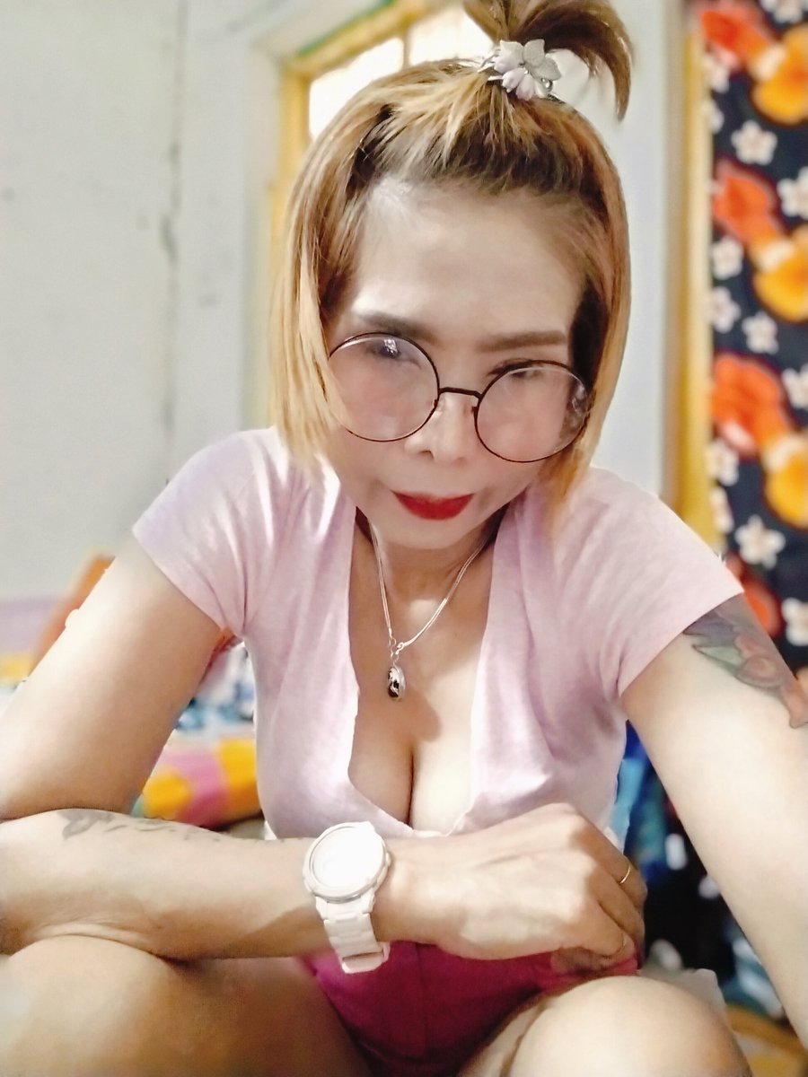 นคร tweet media