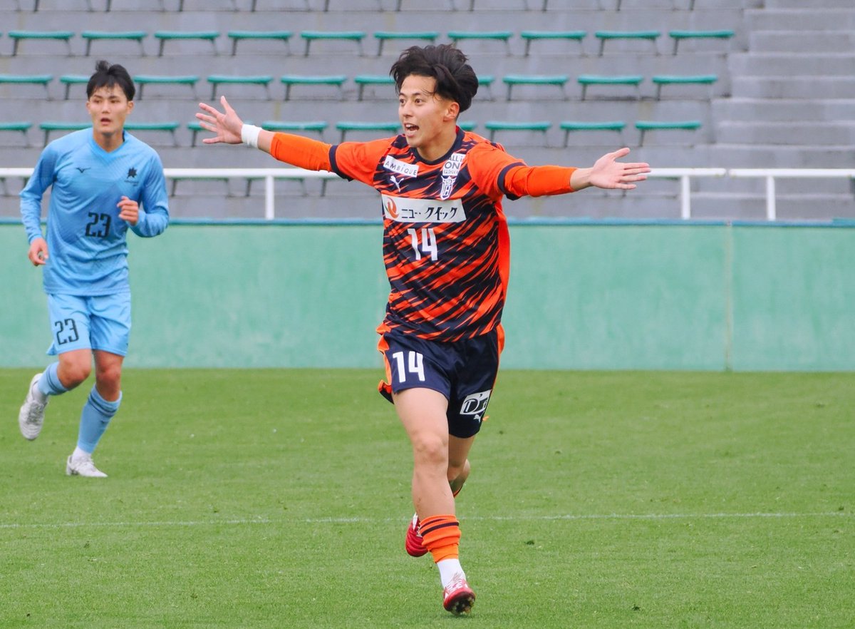 shunta_yfm05's tweet photo. 法政大学 2026.4.4
No.14 松村晃助
マリノスユース (2020~2022)

右SH→トップ下でスタメン出場。前半はサイドからのクロスとスペースへのパスでチャンスを作り出し、後半はクロスバーと相手の好守備に阻まれますが決定的なシュートを2本放つなど攻撃を牽引。圧倒的なラストイヤーを！

#fmarinos https://t.co/Aj0ZmFDYsl