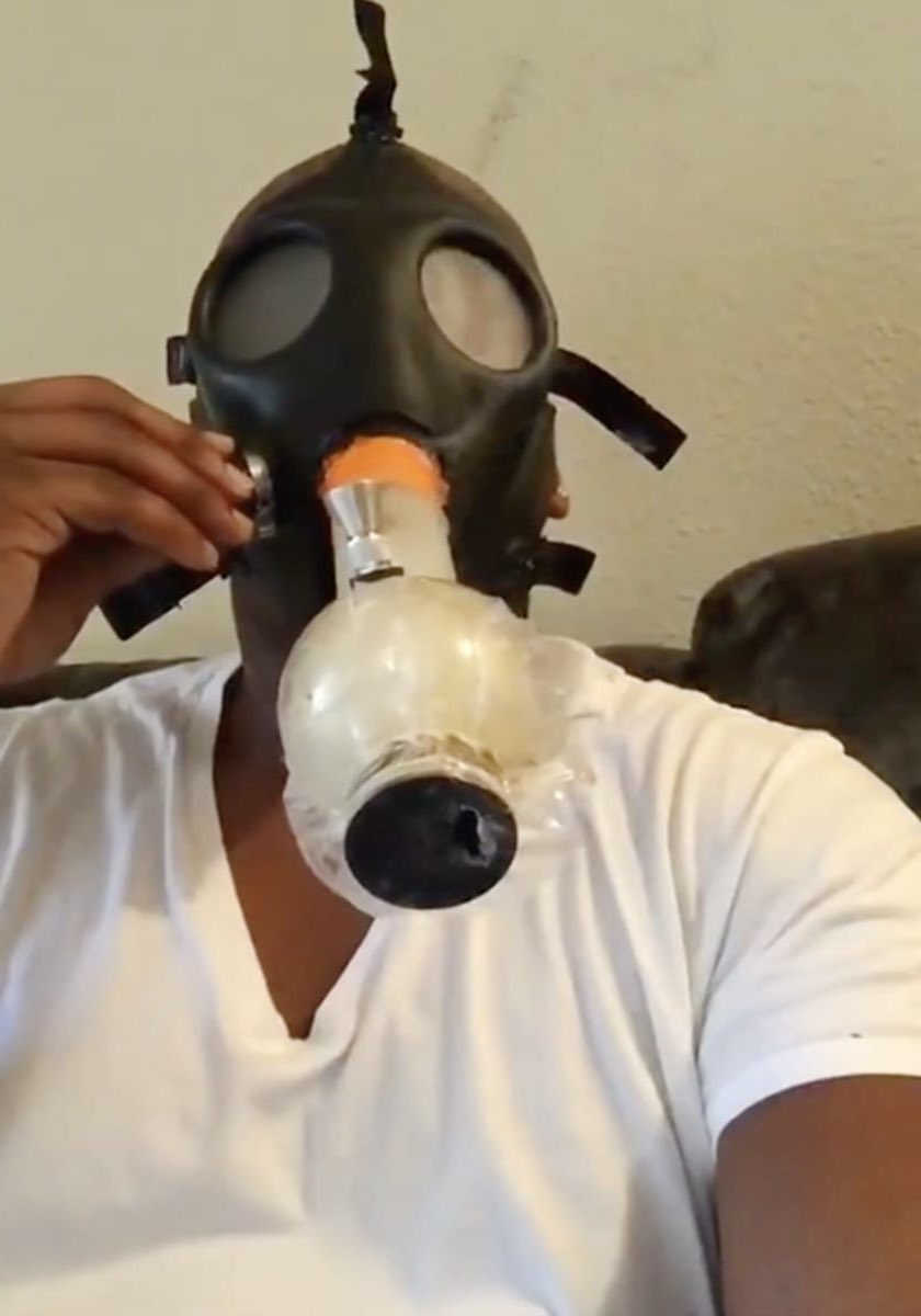 <a href="/generalbooty_/">cuz</a> Jordyn Tyson bro what are you doing in this picture bro