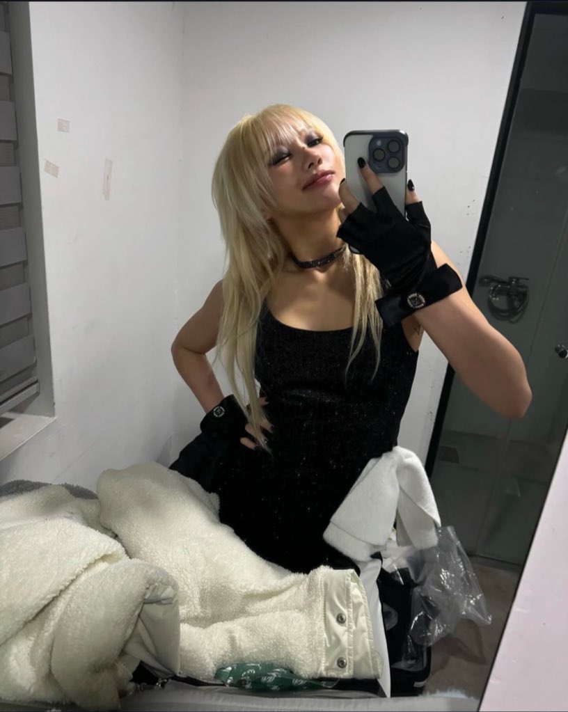 hourly siyeon tweet media