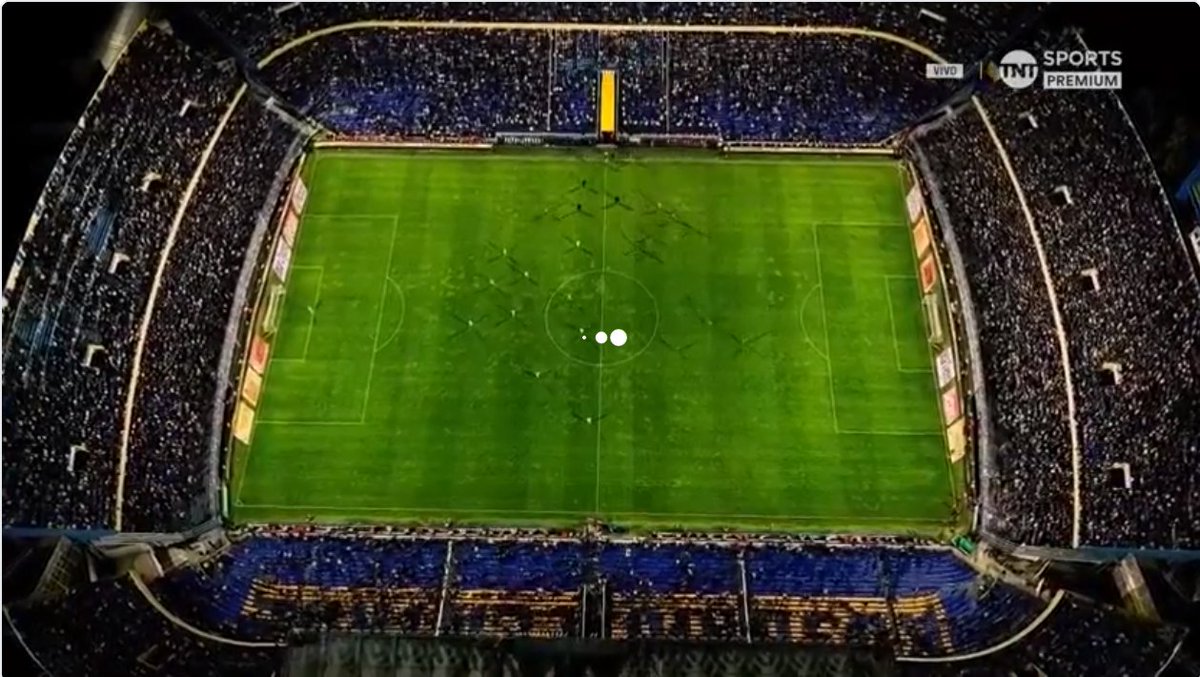 Con  el equipo en cancha (no faltaba media hora).
En su mejor momento chupandola en AFA.
Jugando copas internacionales.
Y la cancha totalmente vacía.
Ojo, tienen más socios que población China.
Y van por la tercer bandeja cuando en realidad te sobran dos, AMARGO HIJO DE PUTA