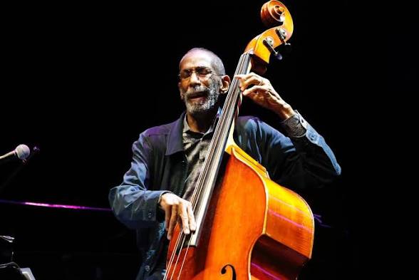 MarceloBufacchi's tweet image. So What - Ron Carter Trio (Ron Carter #bass - Kenny Barron #piano - Lewis Nash #drums) - Studio Recording 1998.
#music #art #jazz #jazzmusic 
youtu.be/VC_23jp_HGo?si…