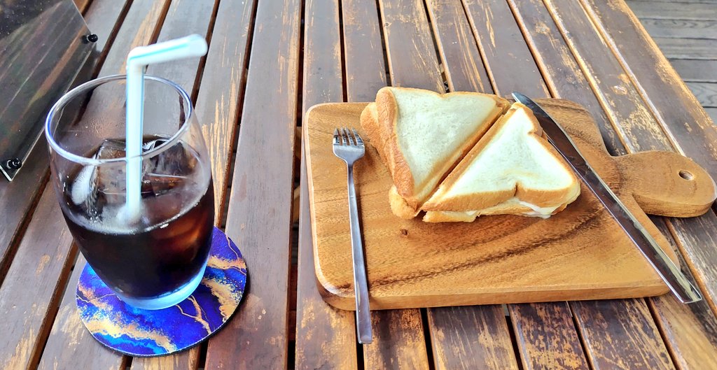 トーヴ tweet media