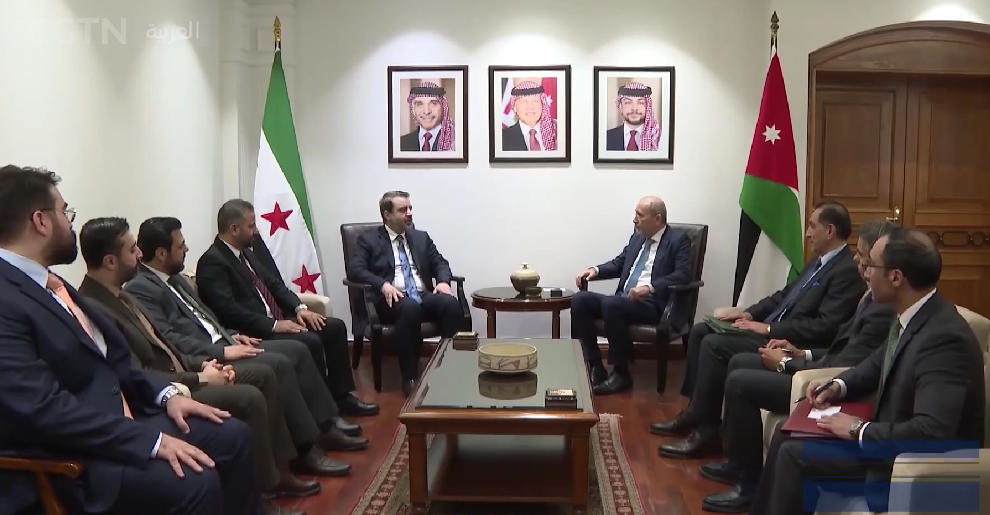 وزير الخارجية الأردني ونظيره في الحكومة الانتقالية السورية يبحثان سبل تهدئة التوترات الإقليمية عبر المسار الدبلوماسي 