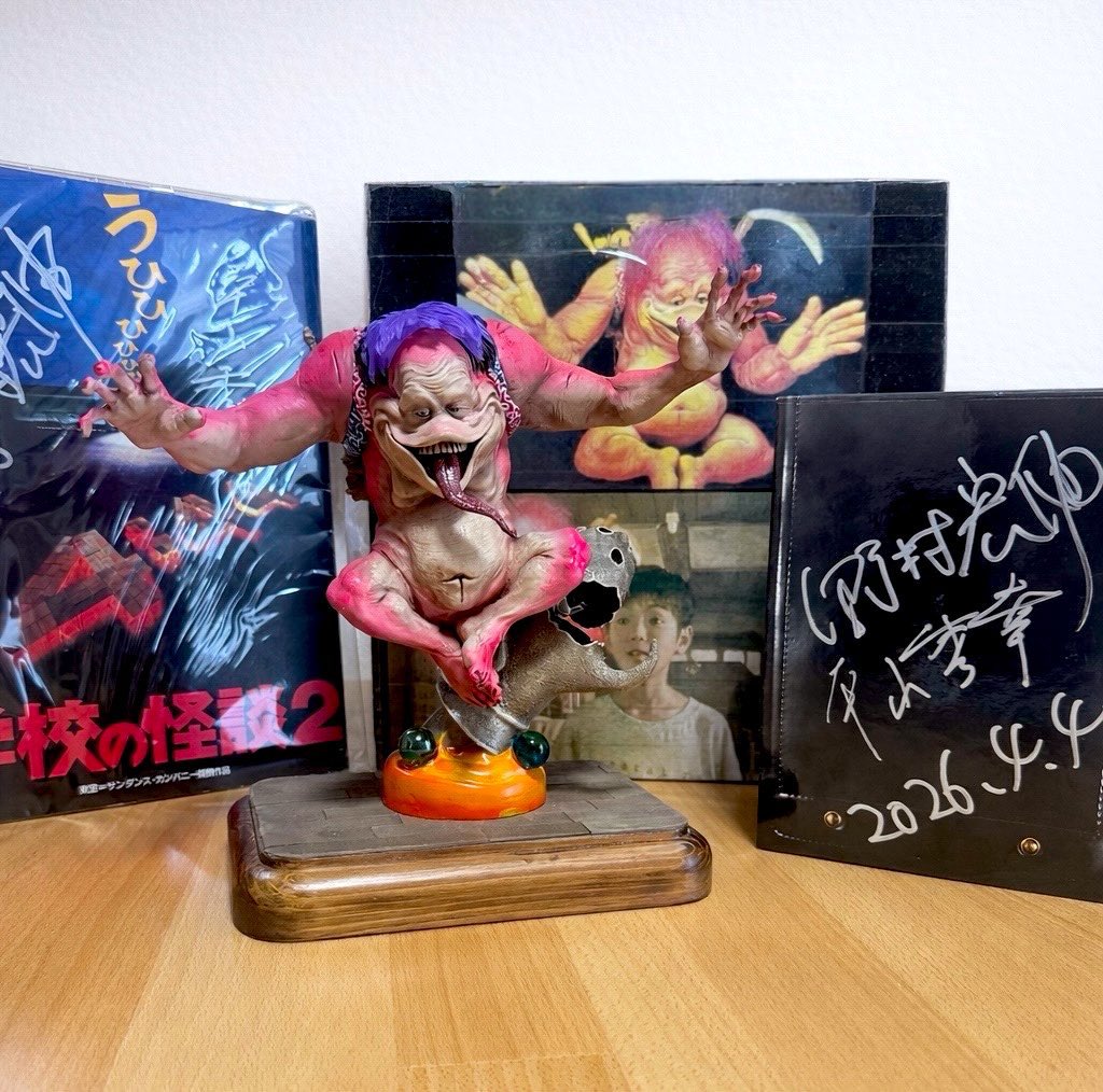 mocomoco_713's tweet photo. そして念願の学校の怪談テケテケフィギュア（着彩版）いただきました…なんということでしょう！！

ハニ太郎の台座からお茶目に飛び出てきたようなダイナミックな造形と、細部の小物のこだわり…そして匠の着彩！
テケテケフィギュアの決定版！

今にもあの声が聞こえてきそう！
本当に宝物です😭 https://t.co/pf27jxRpFW