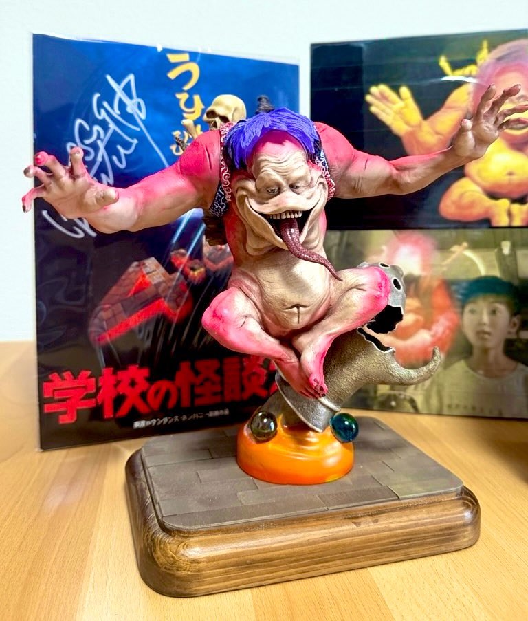 mocomoco_713's tweet photo. そして念願の学校の怪談テケテケフィギュア（着彩版）いただきました…なんということでしょう！！

ハニ太郎の台座からお茶目に飛び出てきたようなダイナミックな造形と、細部の小物のこだわり…そして匠の着彩！
テケテケフィギュアの決定版！

今にもあの声が聞こえてきそう！
本当に宝物です😭 https://t.co/pf27jxRpFW
