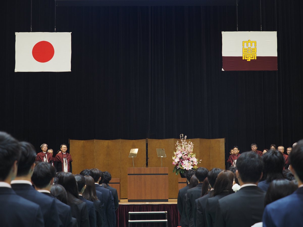 Chiba_Univ_PR's tweet photo. 本日４月５日（日）、千葉大学入学式、大学院入学式を挙行しました。新入生の皆さん、ご入学おめでとうございます！ https://t.co/fHufCnbqib