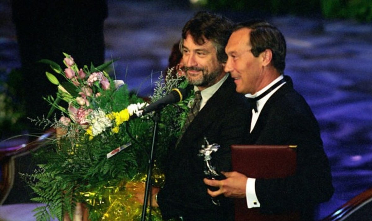 anndeiro's tweet photo. Robert De Niro with soviet and russian actor Oleg Yankovskiy.They were close friends from the early 1980's until Oleg's death in 2009 ❤️‍🩹 https://t.co/biRhtgJ2eM