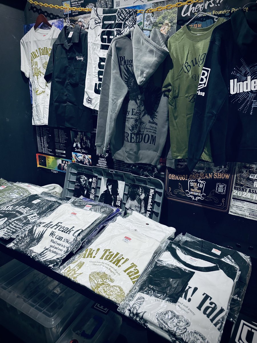 Underbugband's tweet photo. 音まかす11周年記念！Underbug物販、アパレル（Tシャツ・パーカー・シャツ・タオル）と写真集、本日全品1000円で販売します！在庫限り、お早めに！ https://t.co/GYTD6hv6ZV