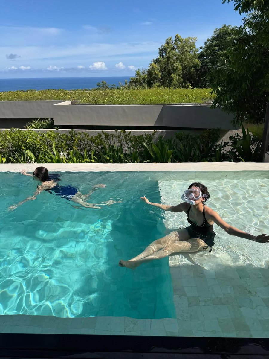 260405 seulstagram update

"☀️☀️☀️"

🎶 Clairo • Pretty Girl

instagram.com/p/DWvXOeQkSUe/
#레드벨벳 #RedVelvet #슬기 #SEULGI <a href="/RVsmtown/">Red Velvet</a>