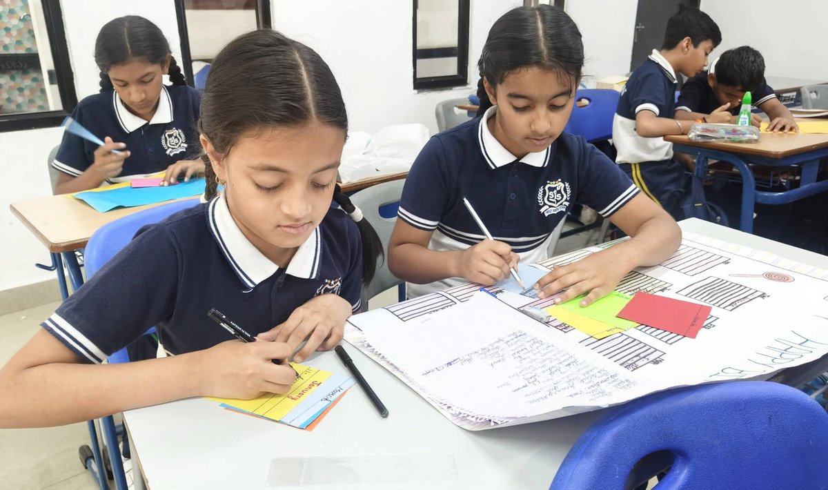 sage_school's tweet image. ✨🎨 Creativity at its best! 🎨✨
Grades III–IX showcased amazing talent in the Soft Board Decoration Competition at Sage International School, Kolar. 
A vibrant display of ideas, teamwork &amp;amp; imagination! 💫
#CreativityAtItsBest #StudentTalent #EnlightWithSage