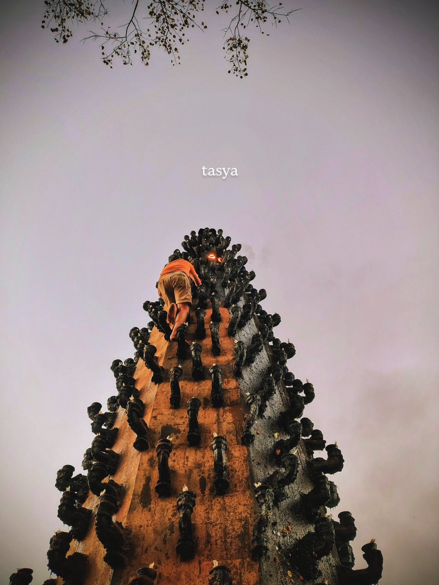 horek_rokom's tweet image. Ujjayini was always on the wanderer’s bucket list. Since its initial exposure, a quick checkout of TIMEKEEPER, the inevitable, understanding the reverence for power itself⏳
Checkout the full album here
instagram.com/p/DWoZQvNADfF/…

#ujjain #scarpbook #randomshots #mahakaal