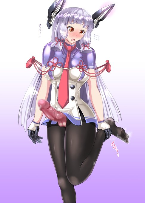 蒸れた足を気にするふたなり叢雲ちゃん 