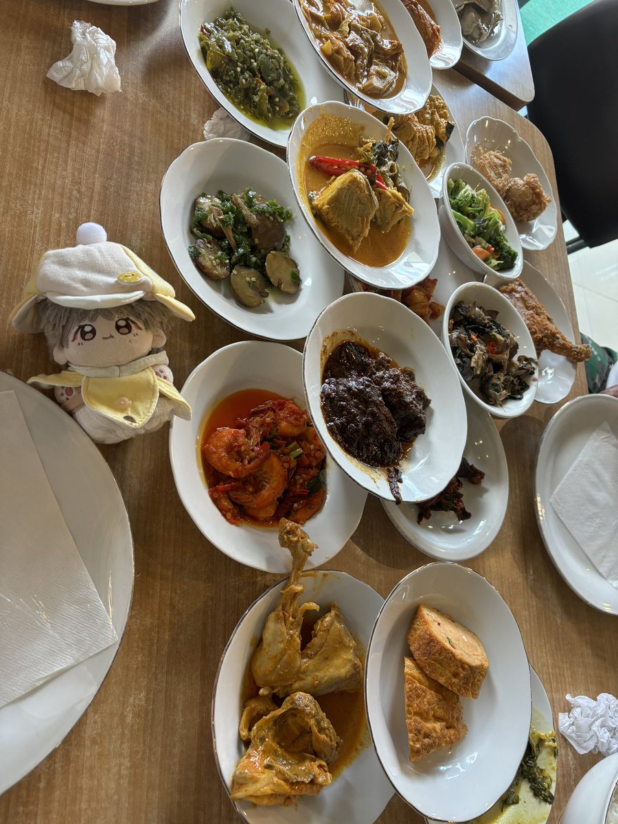 ᥬᩤ 𝑃𝑟𝑒𝑡𝑡𝑦 tweet media