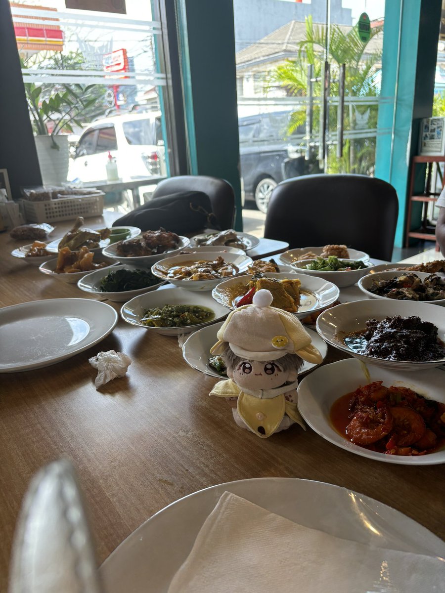 ᥬᩤ 𝑃𝑟𝑒𝑡𝑡𝑦 tweet media