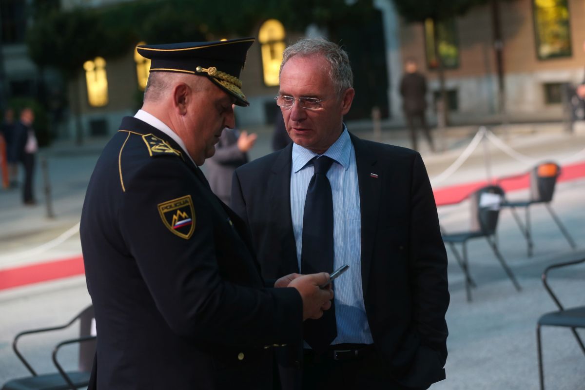 RevijaReporter tweet media