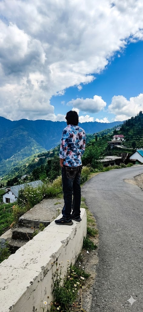 MHindu35935's tweet image. बहुत ढूँढ़ा खुद को, कहीं मेरा अक्स ना मिला
जो बाँट सके दर्द मेरा, आज तक ऐसा शख्स ना मिला..!
#loveformonster