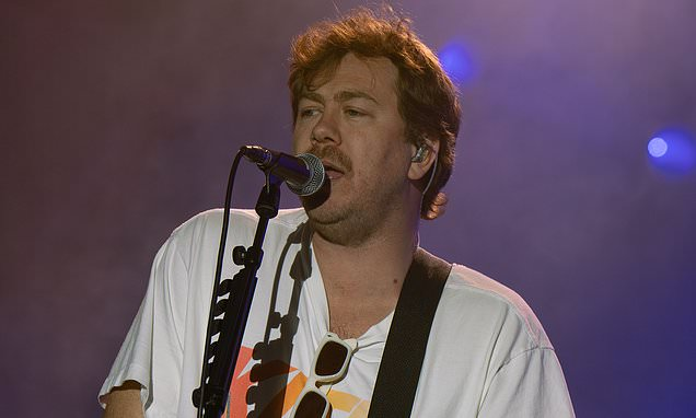 BettyDAgui59989's tweet image. Busted star James Bourne has shared a major health update, revealing he is set to undergo "major surgery" to "extend his life."
#JamesBourne #Busted #MusicNews #BustedBand
#HealthUpdate #PopPunk #Year3000 #McBusted
Read more: wbxy.ink/cvLAH