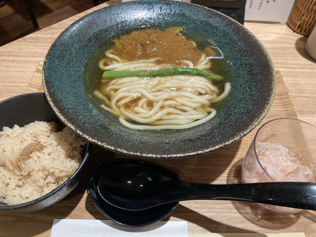 hal4169's tweet photo. 今日のランチ。

北区大淀中
＃出汁家浪庵 

出汁カレーうどんを注文。
関西風のお出汁にスパイスカレーをあと乗せ。食べるごとに出汁とカレーが混ざり合い、グラデーションの効いた味わい。 https://t.co/DQt2yYrWFB