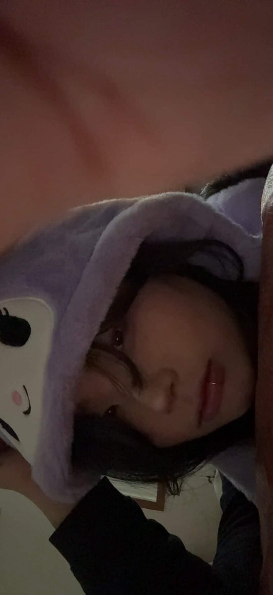 입술 피어싱 한 사람중에 링으로 바꾼 사람들
피어싱 가지고 놀지 마셈 ㅠㅠㅠㅠ
나 저거 다 헐어서 칠천원주고 다시 볼로 바꿈 하……