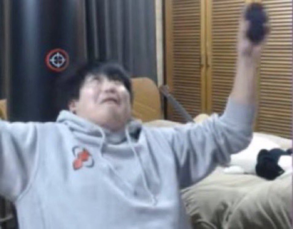 おもち tweet media