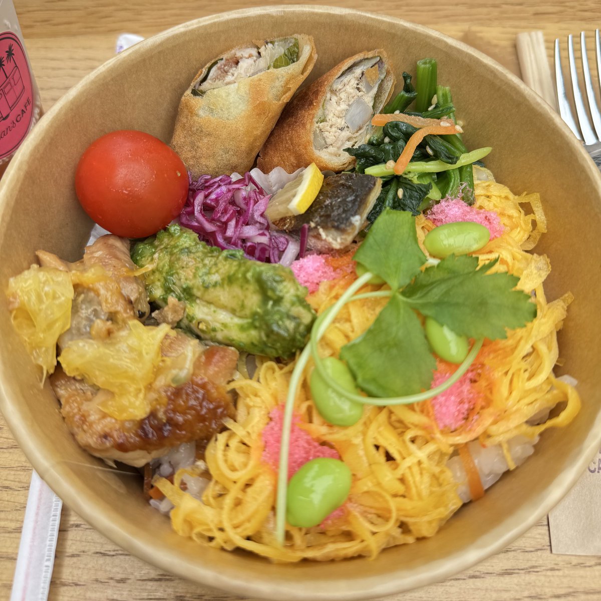 パグの"だいきち"と"ぽてきち" / The Pug & Peace tweet media