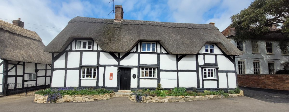 angelaproudnan's tweet image. Cropthorne - The Old Post Office 📮☺️#cottages #history #ancient #architecture #photography #postbox #postboxsaturday #bankholidayweekend #ThePhotoHour @englandcottages