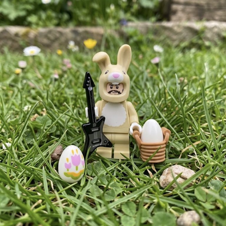 Lego Dave Grohl tweet media