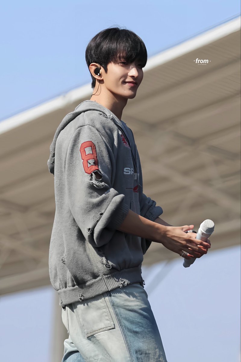 ⋆ 𝙛𝙧𝙤𝙢 ⋆ tweet media