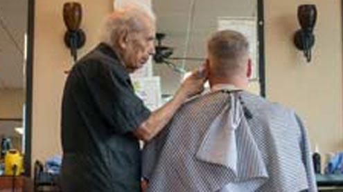 mango_peepel's tweet image. حجام پر لازم ہونا چاہیے کہ جینز پہن کر کام کرے۔ 
شلوار قمیص میں کام کرنا ہے تو پھر انڈر وئیر ضرور پہنے۔  
یہ بھی نہیں کرنا تو پھر بازو سے مناسب فاصلے پر رہے 🙏
#harrasment 
#me_to