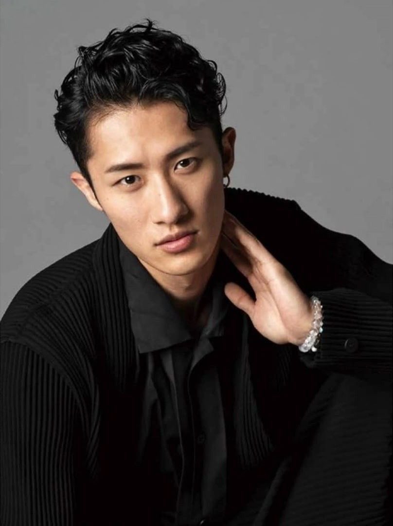 l ニら tweet media