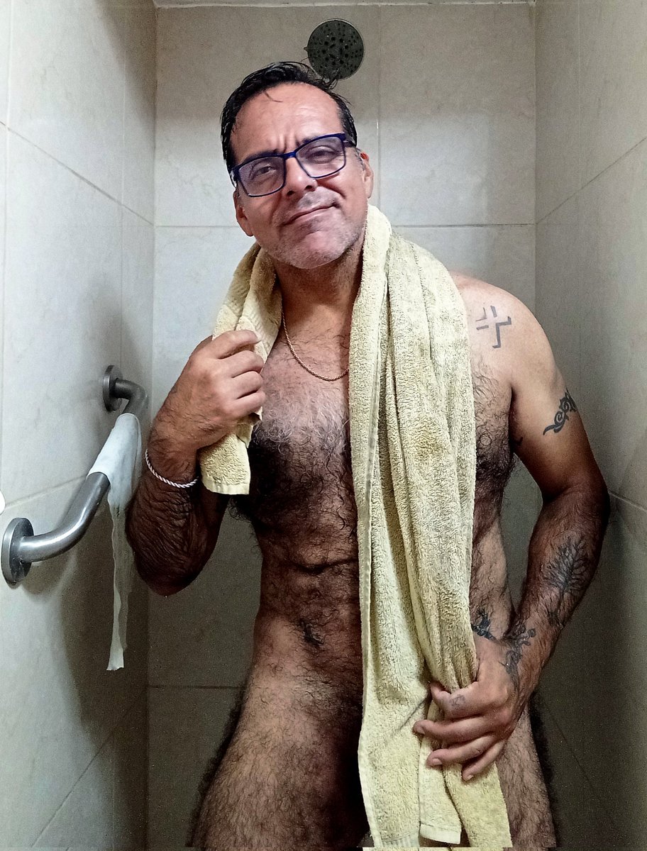 Rod latín hairy tweet media