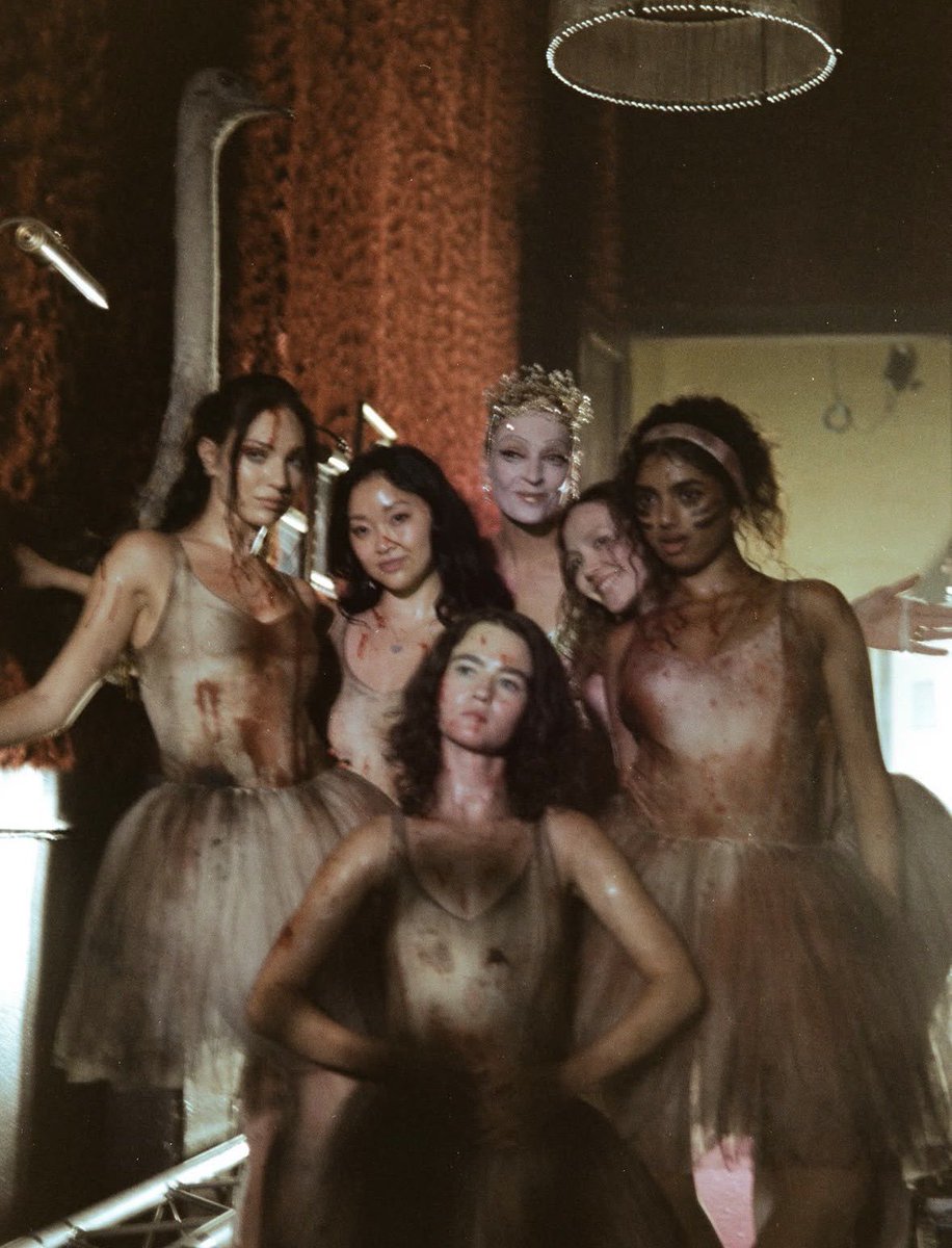 ♱⃓ L tweet media